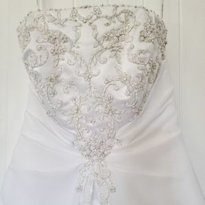 David's Bridal Size 4 White Wedding Gown